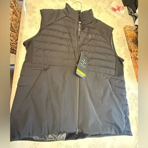 New Men's lululemon xl down for it all vest- * see mark size of a quarter *